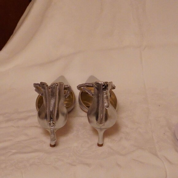 Silver Badgley Mischka leather heels - Picture 3 of 4